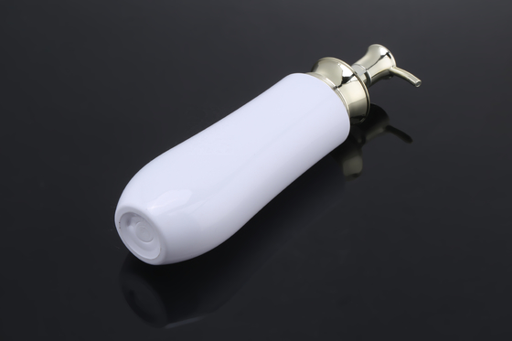 Luxury 300ml 500ml 700ml PET White Pink Unit Popular Customize Logo Gold Pump Plastic Shampoo Bottle